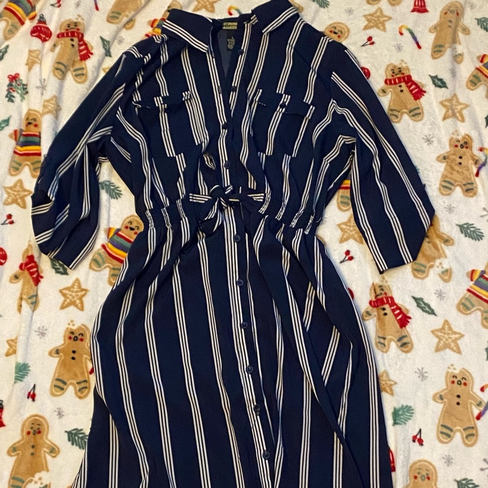 Long sleeve blue and white stripe collar dress.